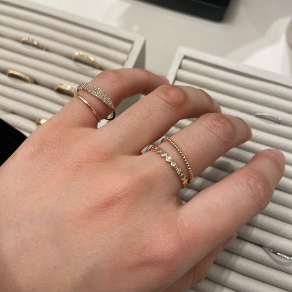 Mejuri Dot ring 14k solid gold size 7 - Picture 2 of 4